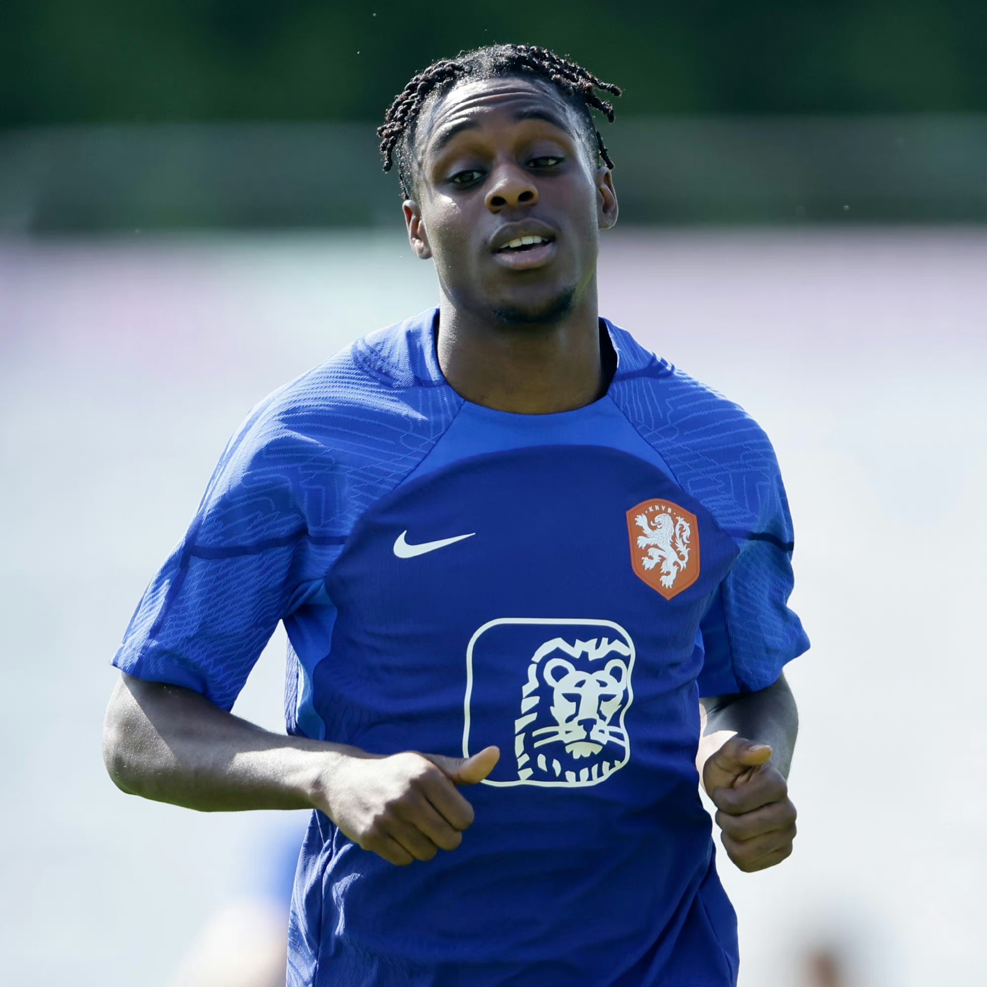 弗赖堡队新引援表现出色，成为球队关键人物的简单介绍