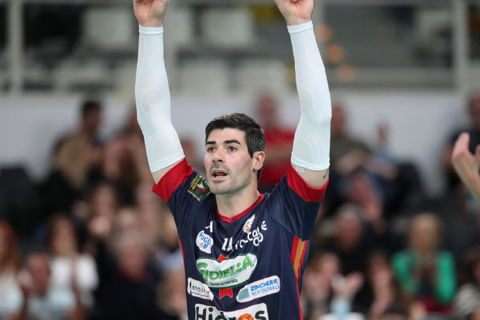 意甲球队签下知名外援，提升整体实力的简单介绍